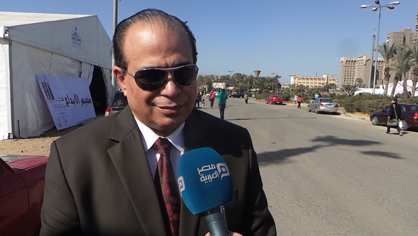 الإعلاميون يشتكون.. ومجاهد: هحل كل مشاكلكم